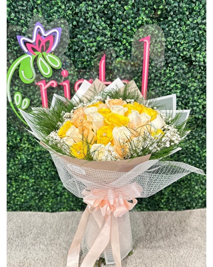 Ray of Light arrangement with bright blooms
